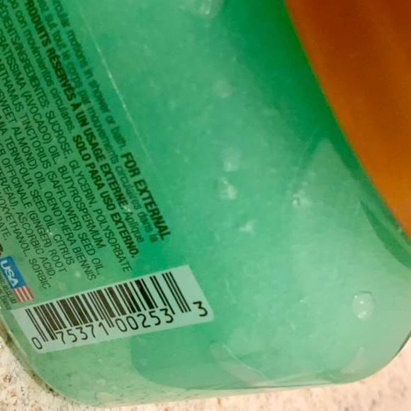 NWT Tree Hut Holiday Cheer (Limited Edition) Shea Sugar Body Scrub - 18oz - Picture 8 of 8